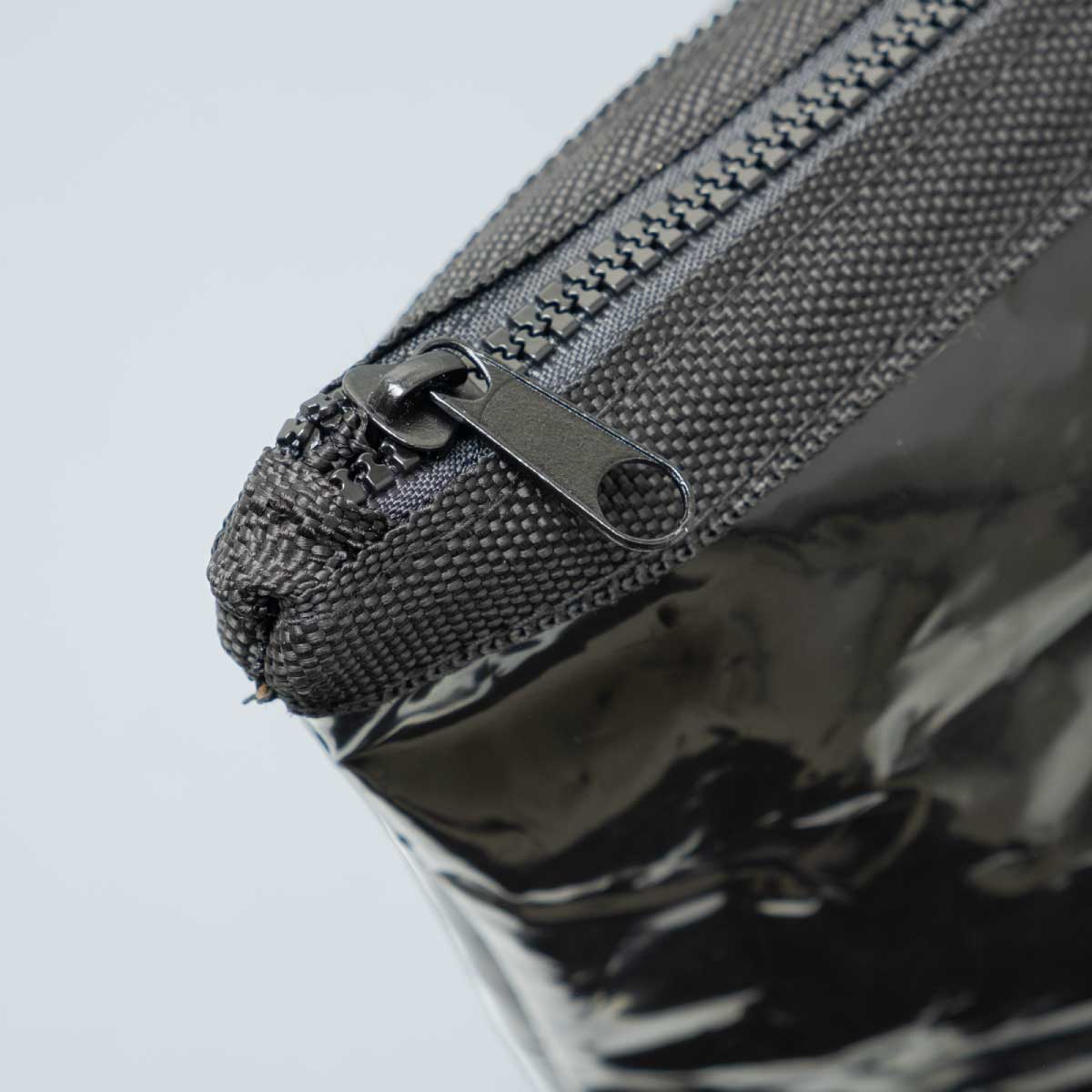 BOLSO MAGNA CON CIERRE